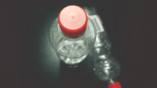 Czy można trzymać alkohol w plastiku? Odkryj ryzyko i zalecenia Czy można trzymać alkohol w plastiku? Odkryj ryzyko i zalecenia