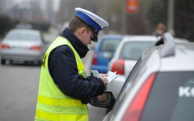 Jak skuteczne są policyjne testy na mefedron? Kontrowersje i fakty Jak skuteczne są policyjne testy na mefedron? Kontrowersje i fakty