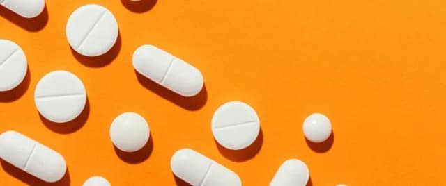 Pochodne amfetaminy w lekach: skutki uboczne i ryzyko uzależnienia Pochodne amfetaminy w lekach: skutki uboczne i ryzyko uzależnienia