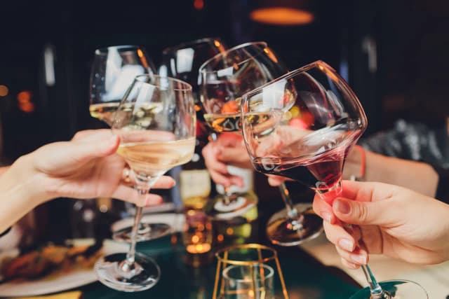 Czy można pić alkohol przy nadczynności tarczycy? Poznaj ryzyko zdrowotne Czy można pić alkohol przy nadczynności tarczycy? Poznaj ryzyko zdrowotne