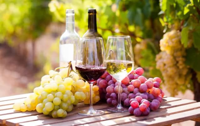 Czy wino bezalkoholowe ma alkohol? Odkryj prawdę o jego zawartości Czy wino bezalkoholowe ma alkohol? Odkryj prawdę o jego zawartości